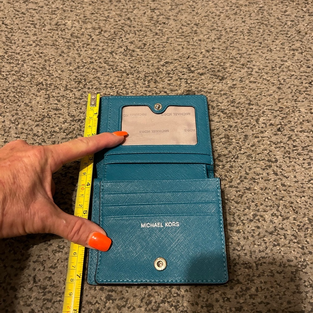 Michal Kors Saffiano leather teal wallet - Picture 11 of 11